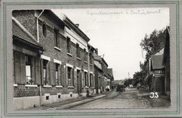 CPSM Dentelée - BERTINCOURT (62) - Aspect De La Rue Georges-Clemenceau Et De La Gendarmerie En 1950 - Bertincourt