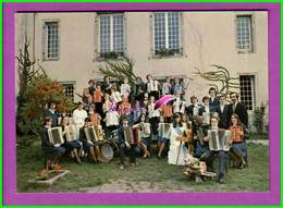 Delcampe - CPSM 61 Orne ARGENTAN - Souvenirs De L'Accordéon Club - Ecole - Directeur M. Bernard LAIGRE - Animé - Musique - Argentan