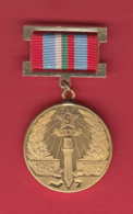 M329 / 9 May -  40 Years Since The Victory Over Hitler's Fascism 1945-1985 , Medal Medaille Medaille Bulgaria Bulgarie - Otros & Sin Clasificación