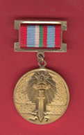 M330 / 9 May -  40 Years Since The Victory Over Hitler's Fascism 1945-1985 , Medal Medaille Medaille Bulgaria Bulgarie - Andere & Zonder Classificatie