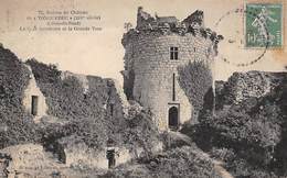 Tonquédec         22          Ruines Du Château. Cour Intérieure Et La Grande Tour      (voir Scan) - Tonquédec