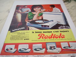 ANCIENNE   PUBLICITE BONNE MUSIQUE C EST TOUJOURS RADIOLA  1964 - Affiches & Posters