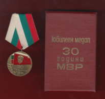 M353 /  BOX + " 30 Years Of The Ministry Of Interior - Police " 1974 Medal Medaille Medaille Bulgaria Bulgarie Bulgarien - Altri & Non Classificati