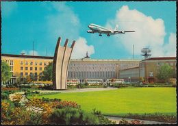 D-12101 Berlin - Flughafen Tempelhof - Luftbrückendenkmal - Flugzeug Landet - Cars - Bus - Airplane Pan Am - Tempelhof