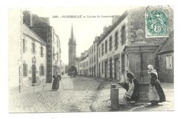 PLOUESCAT - Rue De Lesneven - à La Fontaine (vers 1905) - Plouescat