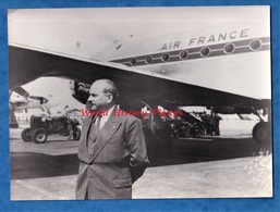 Photo Ancienne - Aéroport à Situer - Portait D'un Notable / Cadre De La Maison AIR FRANCE ? - Aviation Tracteur Homme - Aviation