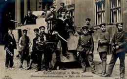 REVOLUTION BERLIN 1918/1919 - REVOLUTIONSTAGE In BERLIN - Panzerautomobilbesatzung Im Hofe Des Schlosses I-II - Histoire