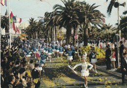 Alpes Maritimes : NICE : Majorettes De Nice - Bataille De Fleurs Et Défilé De Majorettes ( C.p.s.m. - Grand Format ) - Marchés, Fêtes