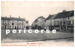 77  Rebais  La Place Et Les Commerces - Rebais