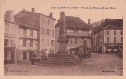 CHATELDON        PLACE DU MONUMENT AUX MORTS .   CAMION + AUTOBUS - Chateldon