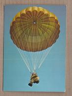 CPSM MILITARIA - PARACHUTISME - FALLSCHIRMSPRINGEN - SUPERBE GROS PLAN PARACHUTE En Descente - Parachutting