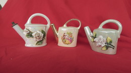 3 Anciens Flacons à Parfum En Porcelaine En Forme D'arrosoir, Fabrication Vintage France - Flakons (leer)