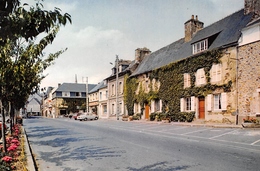 LANVOLLON - La Place Du Marché - Lanvollon