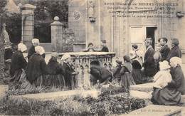 Tréguier          22        Le Pardon. St Yves  Pèlerins Passant Sous La Voûte             (voir Scan) - Tréguier