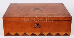 XX: Sz Eleje: Szép Faintarziás Ládika, Kulcsos Zárral, Kulccsal, Belül Bélelt / 
Nice Vintage Wooden Box 26x20x8 Cm - Altri & Non Classificati