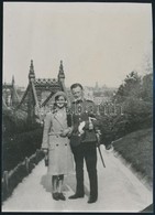 Cca 1930-1940 Budapest, Erzsébet Híd, Katonatiszt Feleségével, Későbbi Előhívás, 17x13 Cm - Sonstige & Ohne Zuordnung