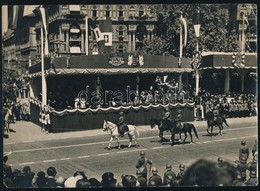 1937 Budapest, Andrássy út, III. Viktor Emánuel Olasz Király Látogatása, Fotó, Felületén Törésnyomokkal, 17×23 Cm - Sonstige & Ohne Zuordnung