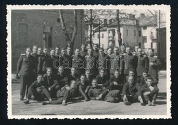Cca 1950 ÁVH-sok(?) Csoportképe, Fotó, Hátulján Feliratozva, 8×11,5 Cm - Sonstige & Ohne Zuordnung