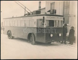 1934 A BSZKRt T470 Trolibusz A III. Kerület Bécsi úton, Hátoldalon Feliratozott Fotó, 8,5×11 Cm - Andere & Zonder Classificatie