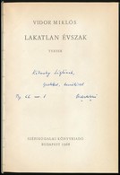 Vidor Miklós: Lakatlan évszak. Versek. Bp., 1966, Szépirodalmi. Kiadói Kemény-kötés, Kiadói Papír Védőborítóban.
A Szerz - Non Classificati