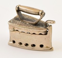 Ezüst(Ag) Miniatűr Vasaló, Jelzés Nélkül, 2,5×2 Cm, Nettó: 15,8 G - Sonstige & Ohne Zuordnung