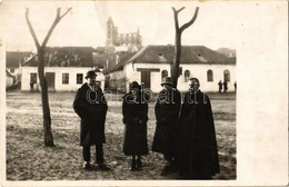 * T2 1928 Zsámbék, Tér, Háttérben A Templom Rom, Sorog Ferenc üzlete, Pap. Photo - Ohne Zuordnung