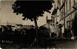 T3 1940 Szászrégen, Reghin; Fő Tér, Piac, árusok, üzletek / Main Square, Market, Vendors, Shops. Photo + '1940 Szászrége - Zonder Classificatie