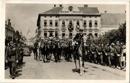 * T2/T3 1940 Szatmárnémeti, Satu Mare; Bevonulás, Horthy Miklós / Entry Of The Hungarian Troops With Horthy + '1940 Szat - Zonder Classificatie