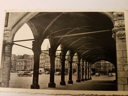 CPA YPRES IEPER GRAND PLACE ET COLONNADE DES HALLES GROSSE MARKT - Ieper