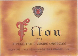 ANCIENNE ETIQUETTE VIN FRANCAIS  - FITOU  - 1983 - AOC  PAUL HERPE ET FILS  NEGOCIANTS ELEVEURS NARBONNE AUDE - Languedoc-Roussillon