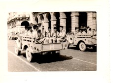 1 Lot De 6 Photos ,armée Française En Algérie Avec Défilé 14 Juillet. - Oorlog, Militair