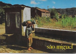 Portugal - Açores - São Miguel - Rapaz Transportando água. - Açores