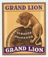 ETIQUETTE 11 X 13 Cm GAUFREE GRAND LION - TABAC - TABACOS PRIMEROS - CIGARE - MAPPEMONDE - Etiketten