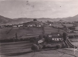 CPSM 10X15. (64) SARE Vue (aérienne) Vers La Montagne De Pena-Plata . (Au 2ème Plan, La Maison De Luis Mariano) - Sare