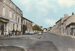 SAUZE-VAUSSAIS. -  L' Hôtel Des Voyageurs.  Belle CPM Dentelée - Sauze Vaussais