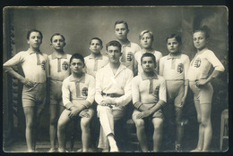 1929. SPORT Tornász Fiú Csapat, Válogatott Mezben, Fotós Képeslap  /  SPORT Gymnast Boy Team In Uniform, Photo Vintage P - Ungheria