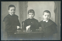 1910. Cca. Gyerekek Játszanak ( Mit ?) érdekes Fotós Képeslap  /  Children Playing Interesting Photo Vintage Pic. P.card - Altri & Non Classificati