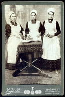 BUDAPEST 1910. Vágó B : Konyhás Hölgyek, érdekes Cabinet Fotó  /  Kitchen Ladies Intr. Vintage Cabinet Photo - Autres & Non Classés