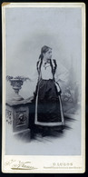LUGOS 1890 Ca. Krausz : Hölgy Népviseletben Cabinet Fotó  /  Lady In Traditional Costume Vintage Cabinet Photo - Andere & Zonder Classificatie