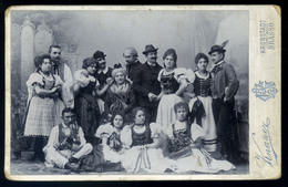 BRASSÓ 1890. Ca. Knauer : Társaság Népviseletben Cabinet Fotó  /  Group In Traditional Costume Vintage Cabinet Photo - Otros & Sin Clasificación