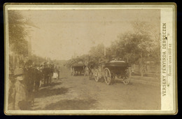 DEBRECEN 1900. Ca. Verseny Fényírda : Utcakép, Cabinet Fotó  /  Street View Vintage Cabinet Photo - Other & Unclassified