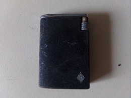 BRIQUET EN METAL RENAULT SILVER MATCH 6 X 4 X 1 CM 50 GR - Autres & Non Classés