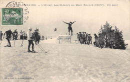 73-AIX-LES-BAINS- L'HIVER, LES SKIEURS AU MONT REVARD 1565 M , UN SAUT - Aix Les Bains