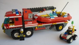 FIGURINE CAMION DE POMPIER Tout-terrain Et Le Bateau Des Pompiers Avec Quad - LEGO 7213 (2) Légo - Lego System