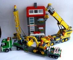 FIGURINE LEGO CITY 7633 CONSTRUCTION DE SITE CAMION GRUE IMMEUBLE MONTE CHARGE SEMI DE TRANSPORT ET PELLETEUSE Légo - Lego System