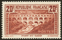 ** Pont Du Gard. Papier Blanc. No 262A, Très Frais. - TB - Autres & Non Classés
