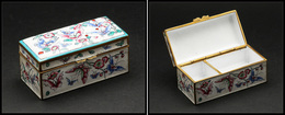 Boîte En émail, Cerclage Laiton Doré, à Fin Décor "Fleurs Et Papillons", 2 Comp., 87x40x38mm, Superbe - Stamp Boxes