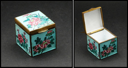 Boîte En émail, Cerclage Laiton, Décor Fleurs Sur Fond Bleu Ciel, 1 Comp., 35x40x40mm. - TB - Stamp Boxes