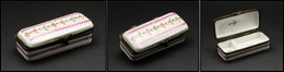 Boîte En Porcelaine, Cerclage Bronze, Avec Boucle, Décor "Fleurs", 2 Comp., 85x35x25mm. - TB - Stamp Boxes