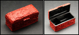 Boîte Chinoise Laquée Rouge à Fin Décor Sculpté, 2 Comp., 85x40x35mm. - TB (cf BB P.77) - Stamp Boxes